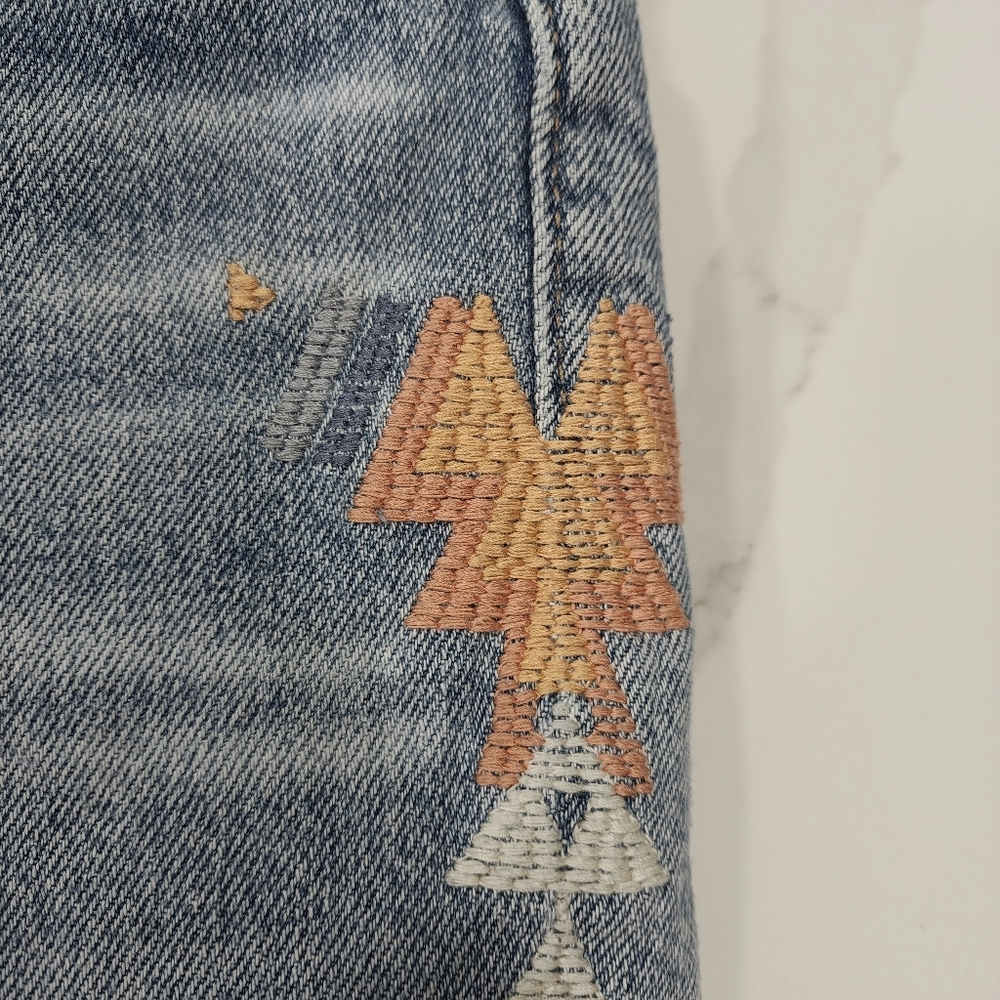 Lucky Brand~Womens Drew High Rise Mom Jeans~Western Aztec Embroidery~Blue~10/30 - Picture 6 of 12